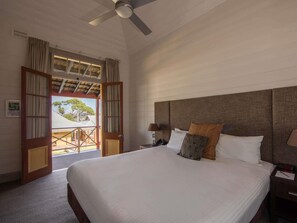 Room, 1 Queen Bed (Heritage)