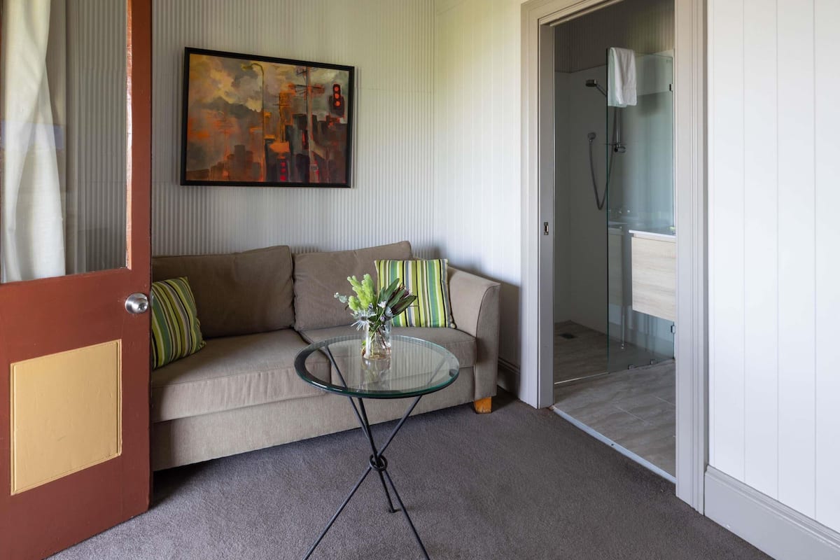 Suite, 1 Queen-Bett (Heritage) | 1 Schlafzimmer, laptopgeeigneter Arbeitsplatz, Bügeleisen/Bügelbrett