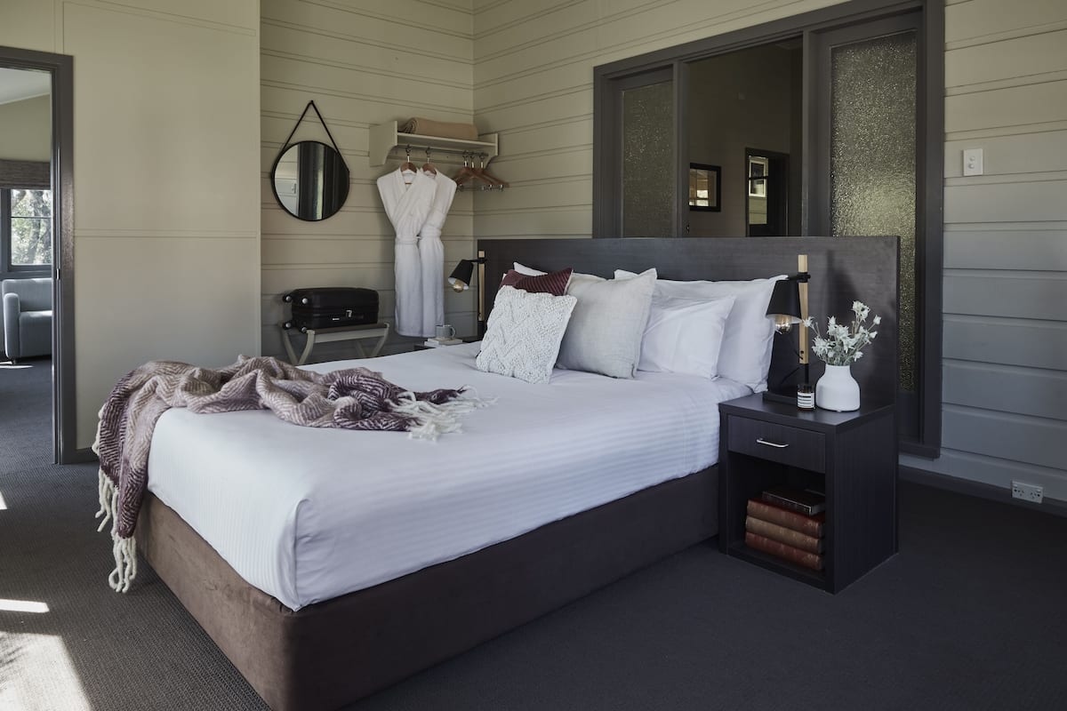 cottage, 3 bedrooms (officers) | 1 bedroom, laptop workspace, iron/ironing board, free cots/infant beds