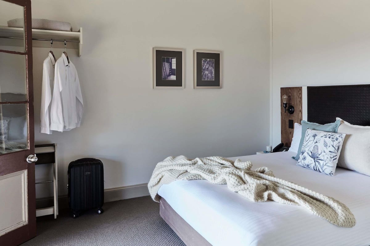 Room, 1 Queen Bed (Heritage - Harbourside) | 1 bedroom, laptop workspace, iron/ironing board, free cribs/infant beds