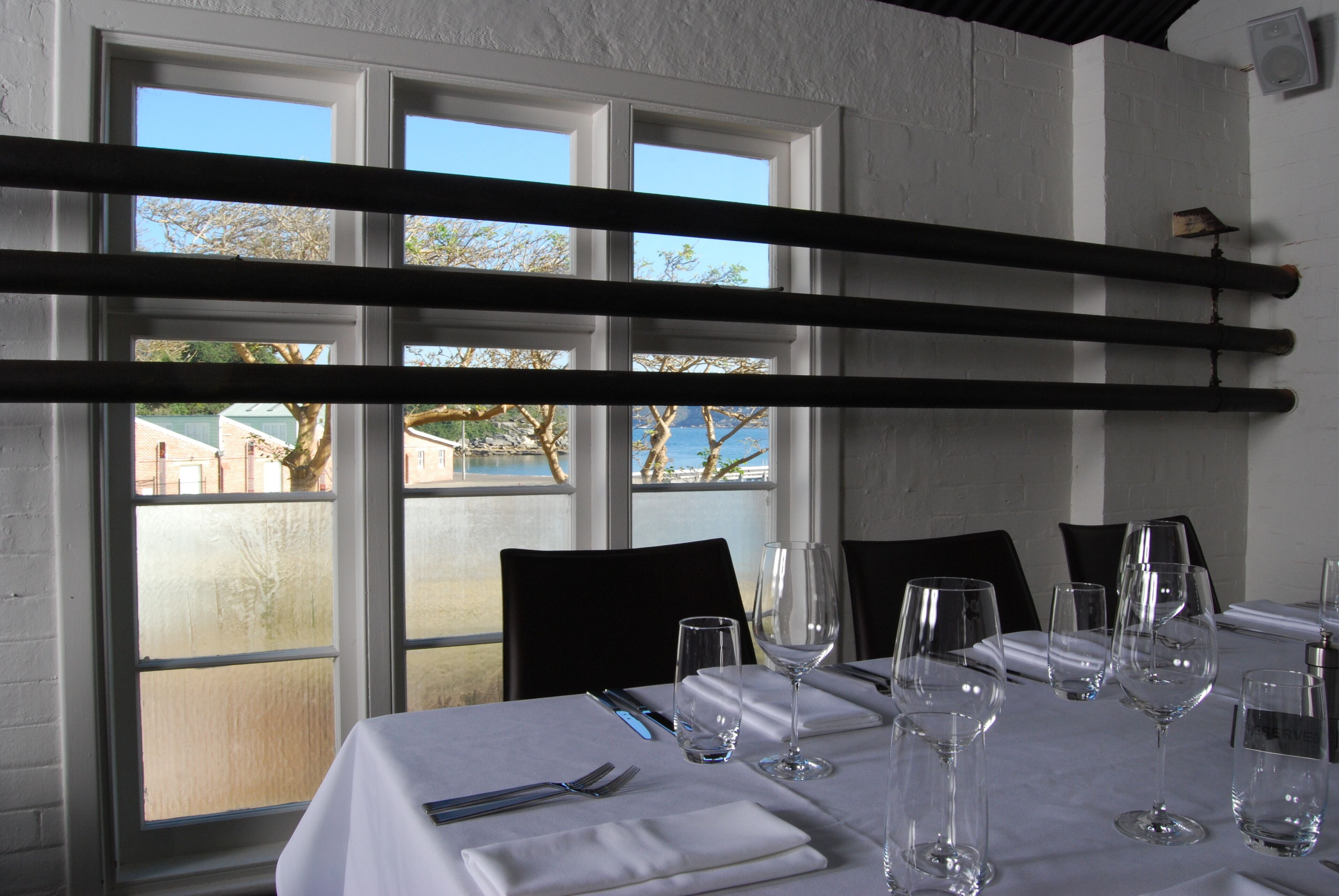 2 restaurants, breakfast, dinner served; local cuisine