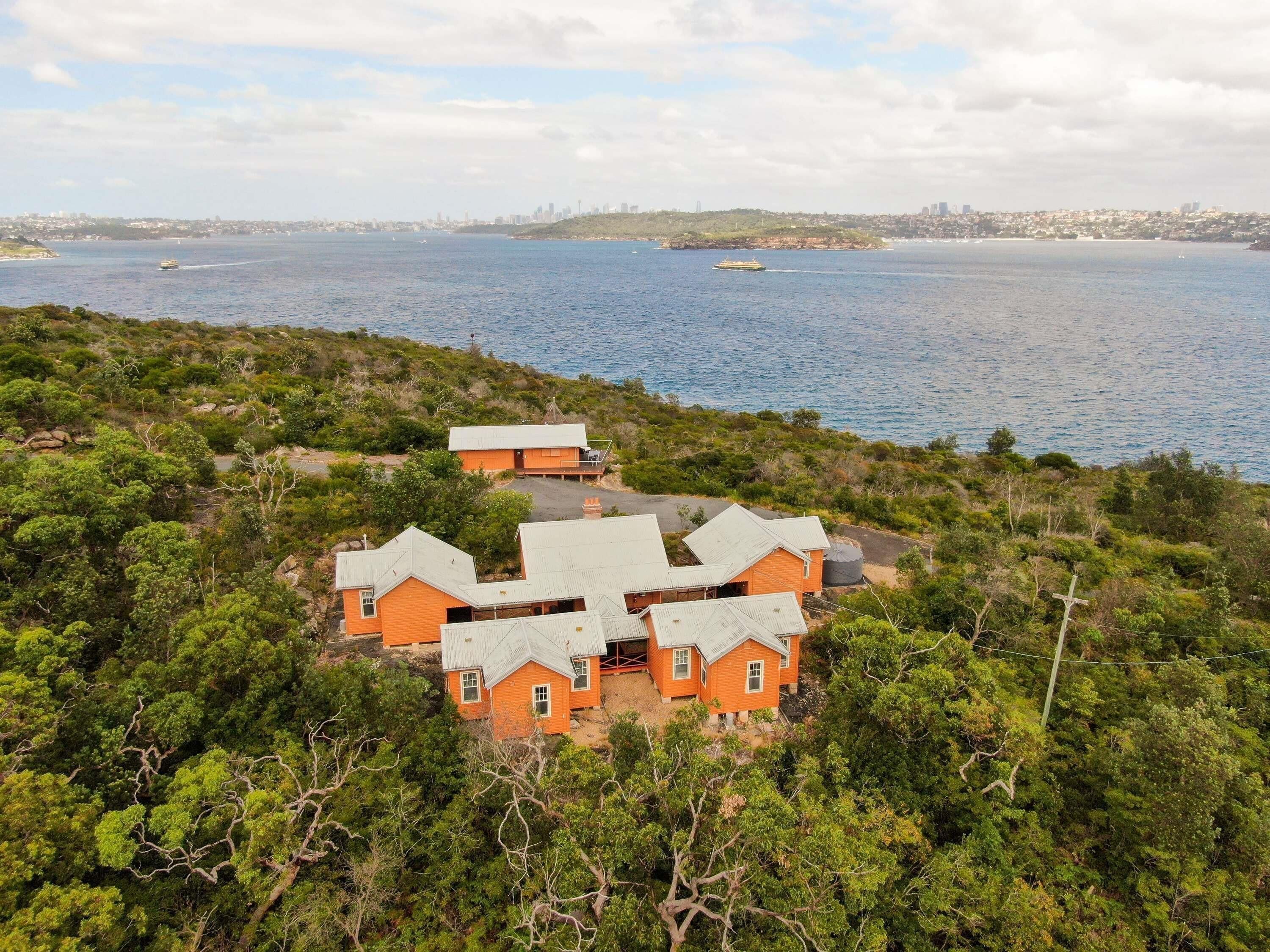 Suite (Retreat) | Laptop workspace, iron/ironing board, free cribs/infant beds, free WiFi