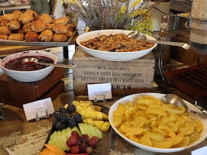 Desayuno de cocina local todos los días (con cargo)