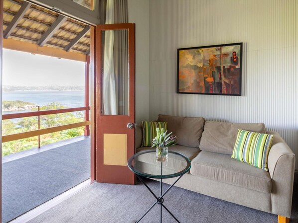 Suite, 1 queensize-seng (Detached private bathroom, Heritage) | Skrivebord for bærbar PC, strykejern/-brett og barnesenger (inkludert)