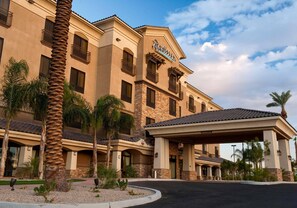 Exterior - Radisson Hotel Yuma (Yuma)