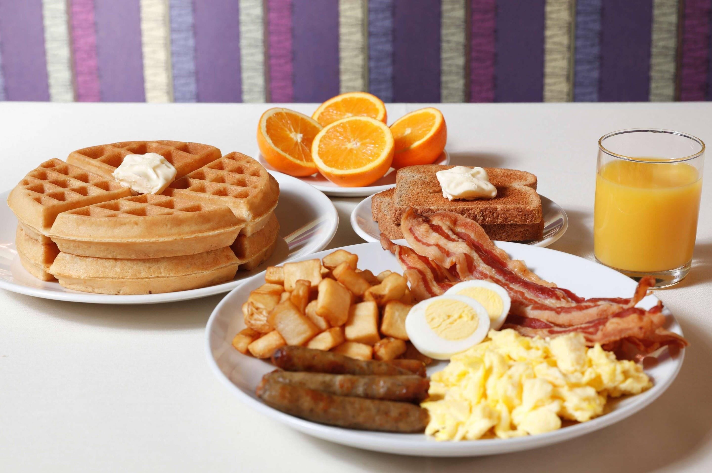 breakfast and dinner served, american cuisine