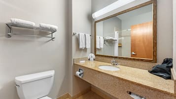Combined shower/bathtub, hair dryer, towels