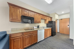 Suite, 2 Queen Beds, Non Smoking, Kitchen (with Sofabed) | Private kitchenette