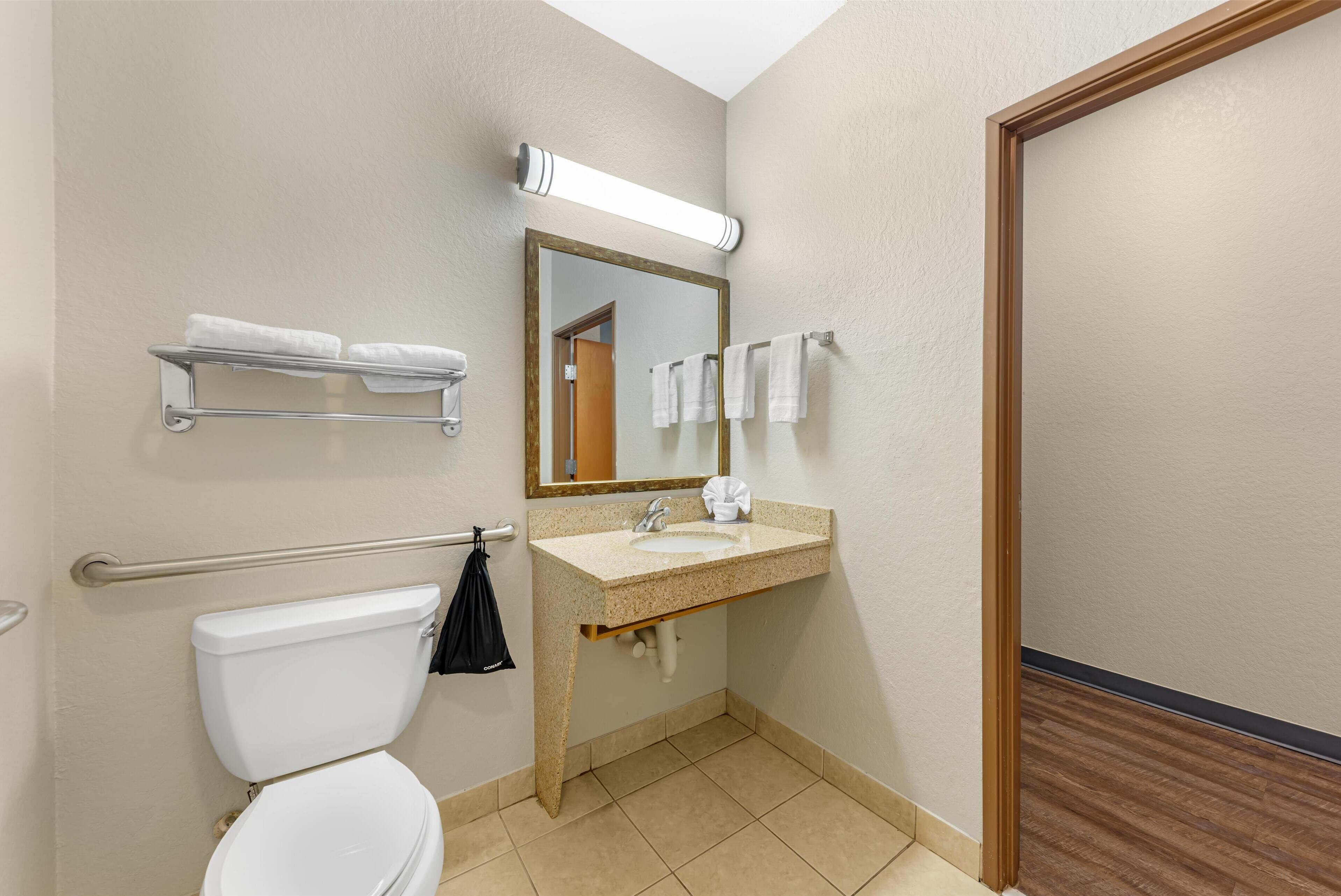 standard room, 1 queen bed, accessible, jetted tub | bathroom | combined shower/bathtub, hair dryer, towels