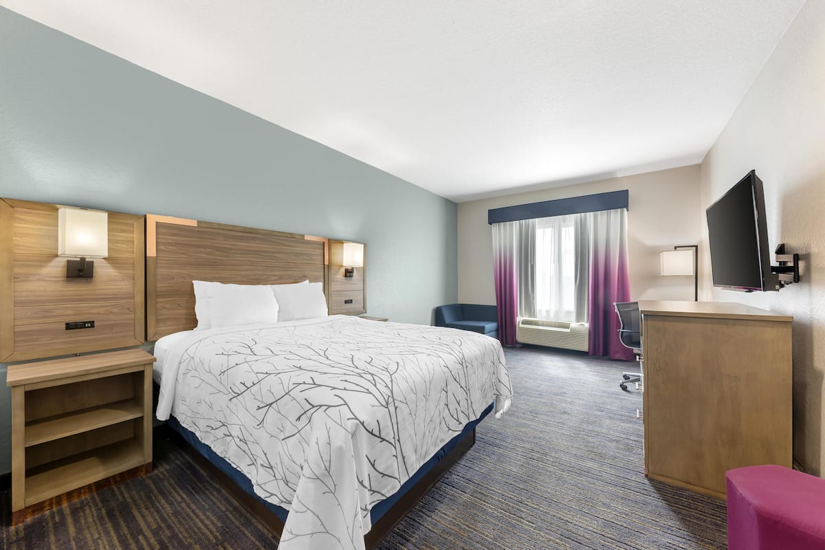 Standardzimmer, 1 Queen-Bett, Nichtraucher, Mikrowelle | Schreibtisch, laptopgeeigneter Arbeitsplatz, Verdunkelungsvorhänge