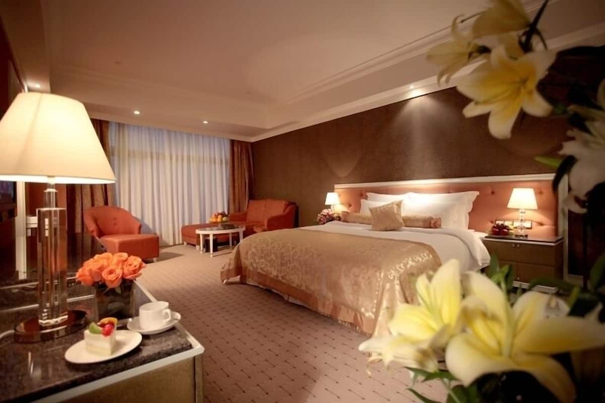 Deluxe Double Room | Room service – dining