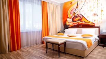 Business Double Room, 1 King Bed | Premium bedding, in-room safe, desk, laptop workspace