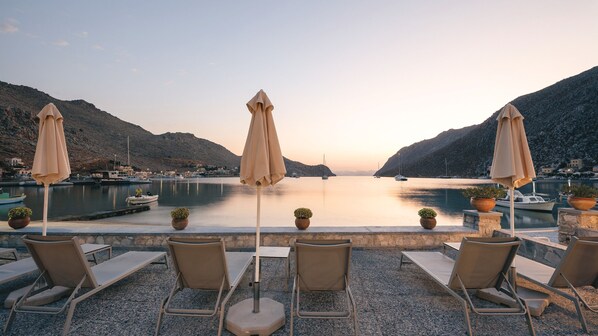 On the beach, white sand, beach towels - Pedi Beach Hotel (Symi)
