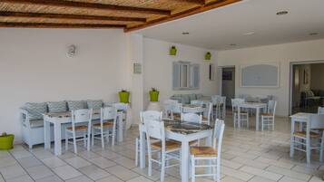 Tempat makan outdoor