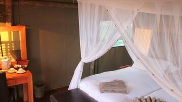 Premium bedding, in-room safe, free WiFi, bed sheets