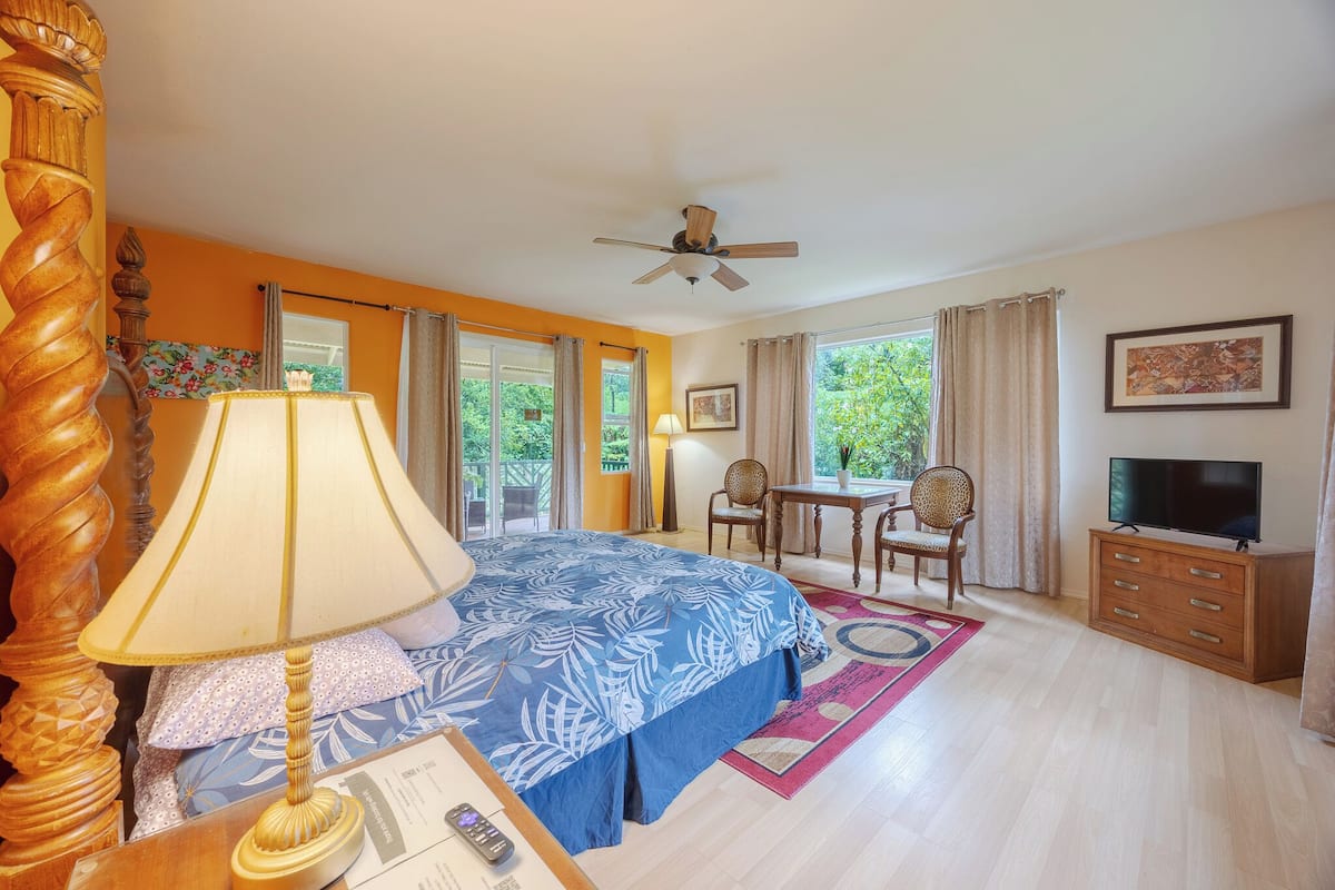 Room (Rainforest) | Individually decorated, individually furnished, desk, laptop workspace