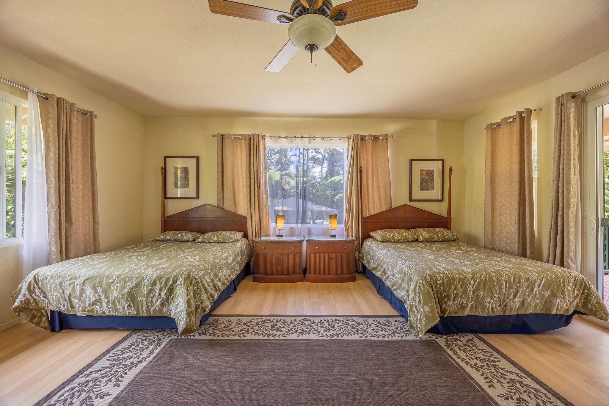 ห้องพัก (Botanical) | ห้องพักตกแต่งอย่างมีเอกลักษณ์, ตกแต่งพิเศษโดยเฉพาะ, โต๊ะทำงาน