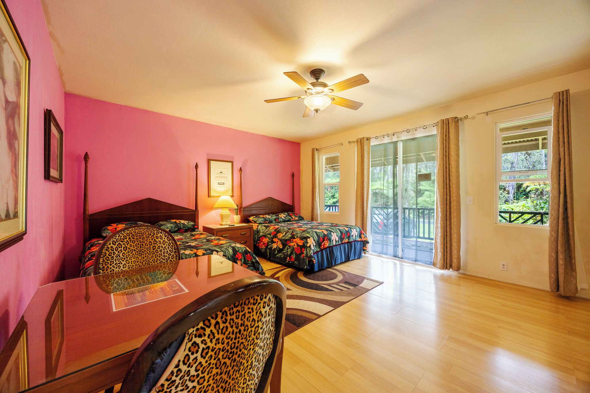 ルーム (Ginger) | 客室ごとに異なる装飾、客室ごとに異なるインテリア、デスク、ノートパソコン用作業スペース