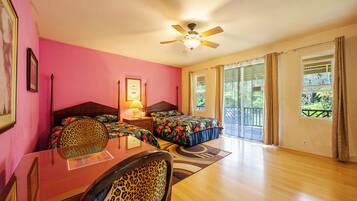 Room (Ginger) | Individually decorated, individually furnished, desk, laptop workspace