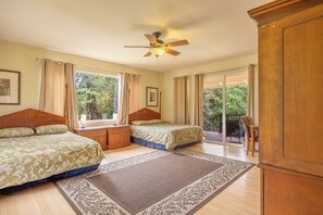 Room (Botanical) | Individually decorated, individually furnished, desk, laptop workspace