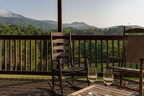 Mount Mitchell Cabin | Terrace/patio - Engadine Inn & Cabins (Candler)