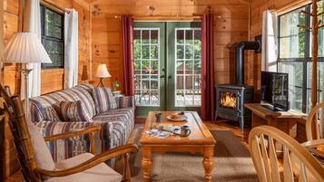 Smokey Cabin | Living area | Flat-screen TV
