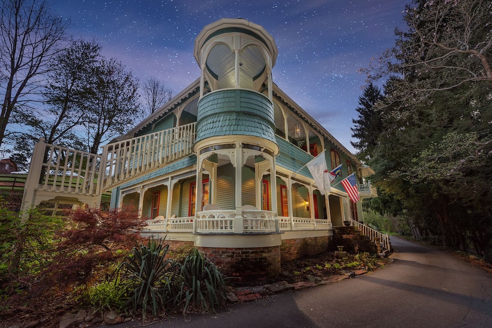 Engadine Inn & Cabins - Upper Hominy, NC