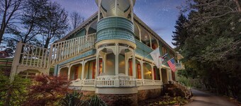 Engadine Inn & Cabins