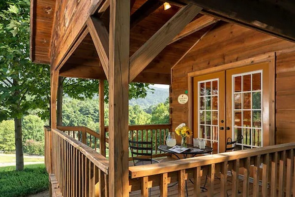 Looking Glass Mountain Cabin | Terrace/patio