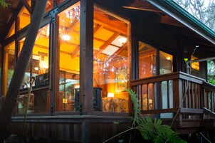 Room, 1 Queen Bed, Private Bathroom | Premium bedding, individually decorated, individually furnished