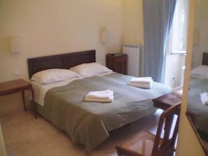 Desk, cots/infant beds, rollaway beds, free WiFi - La Casa di Rosy (Rome)