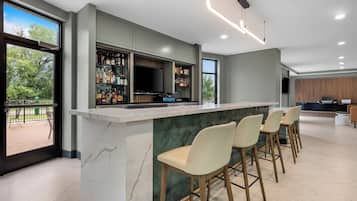 Bar (en la propiedad)