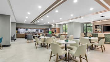 Desayuno buffet todos los días (con cargo)