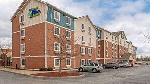 A multi-story hotel with a brick facade and a blue and beige color scheme. - Extended Stay America Select Suites - Cincinnati - Florence - Airport (Florence)