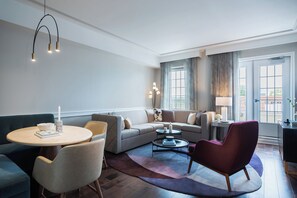 Diplomat Suite with Terrace | Premium bedding, in-room safe, desk, laptop workspace