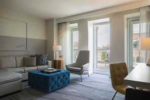 Archer's Suite with Terrace | Living area | 42-inch LCD TV with satellite channels, TV