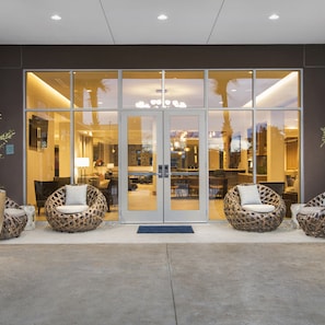 Property entrance - DoubleTree by Hilton San Antonio Northwest (San Antonio)