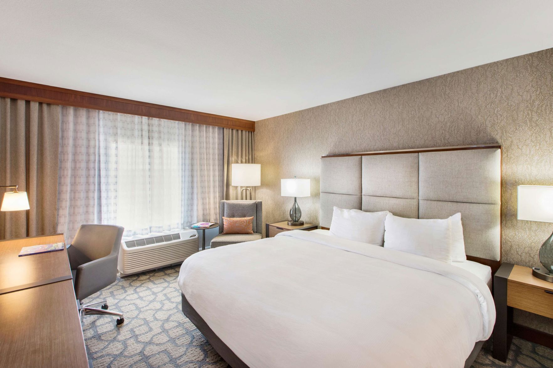 Premium bedding, in-room safe, desk, laptop workspace