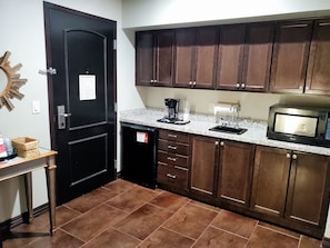 Presidentiële suite, 1 kingsize bed, niet-roken | Woonruimte | Een 50-inch televisie met satellietzenders