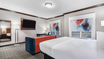 Colchones con pillow-top y caja de seguridad en la habitación