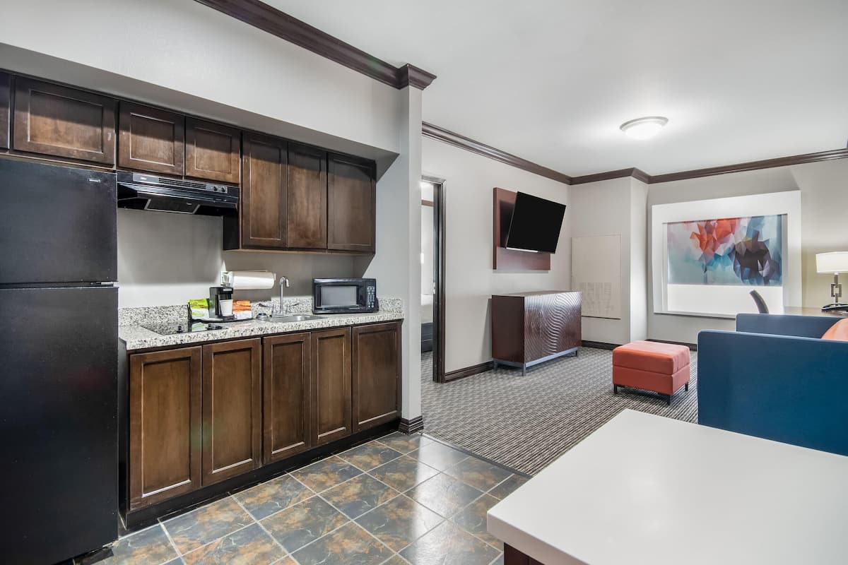 Luxe suite, 1 kingsize bed, niet-roken | Pillowtop-bedden, een kluis op de kamer, een bureau