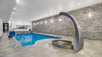 Indoor pool, sun loungers