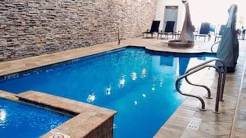 Innenpool, Liegestühle