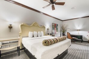 Suite Presidenziale, 1 letto king, non fumatori | Materassi a doppio strato, una cassaforte in camera, una scrivania