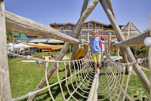 Zona de juegos infantil al aire libre