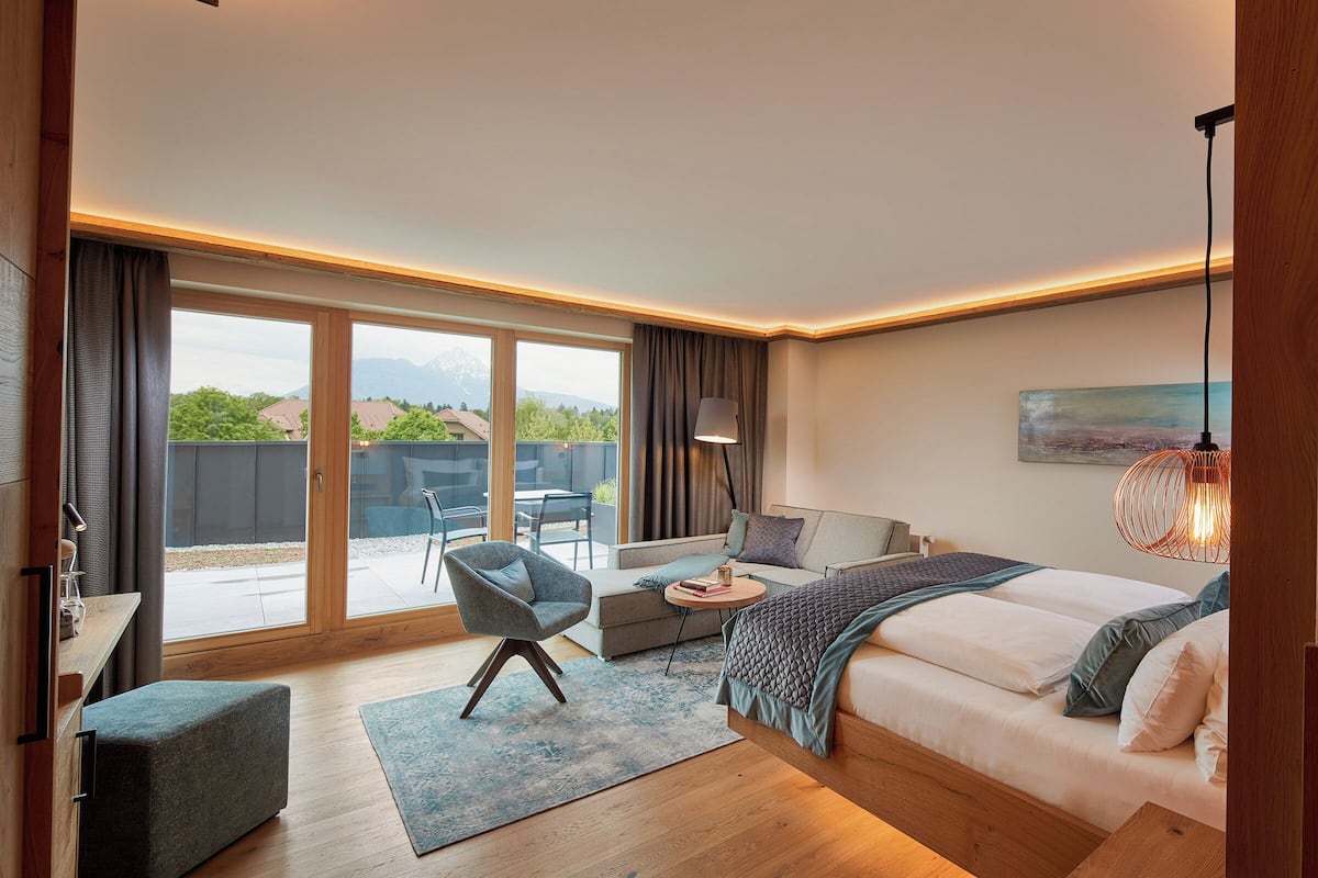 junior studio suite | hypo-allergenic bedding, minibar, in-room safe, desk