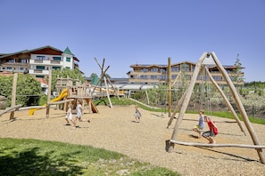 Children’s play area – outdoor