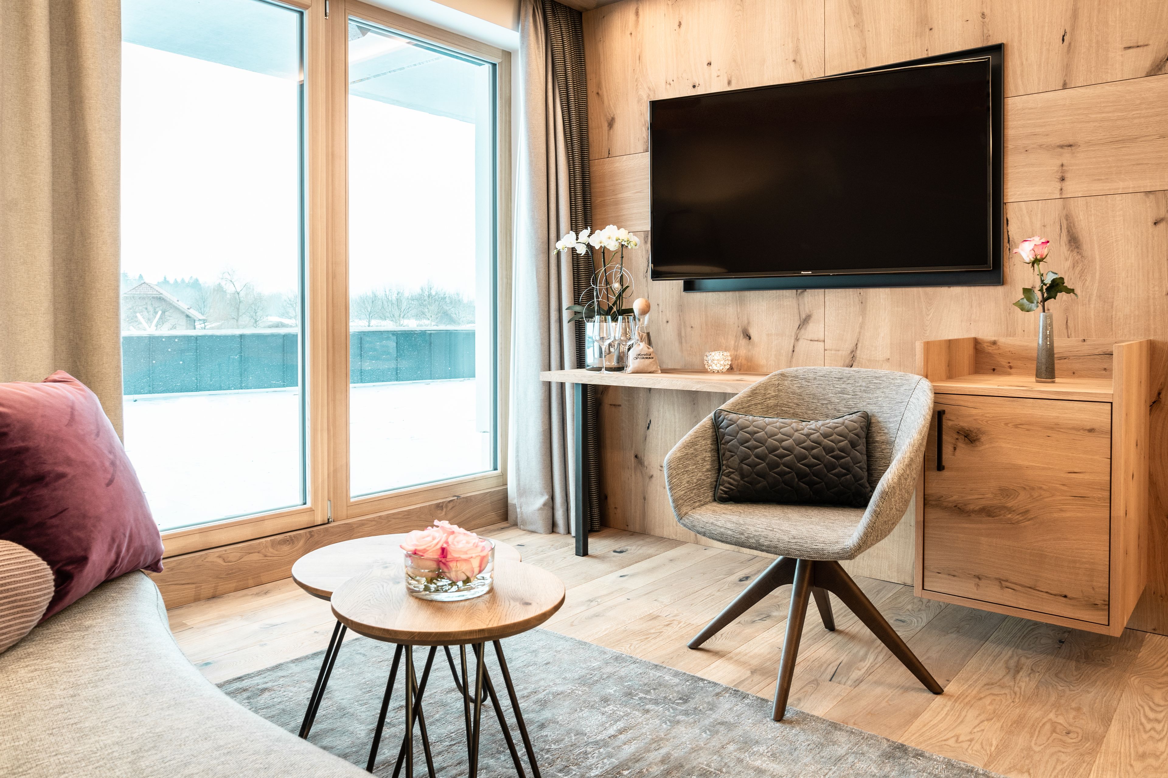 deluxe double room | hypo-allergenic bedding, minibar, in-room safe, desk