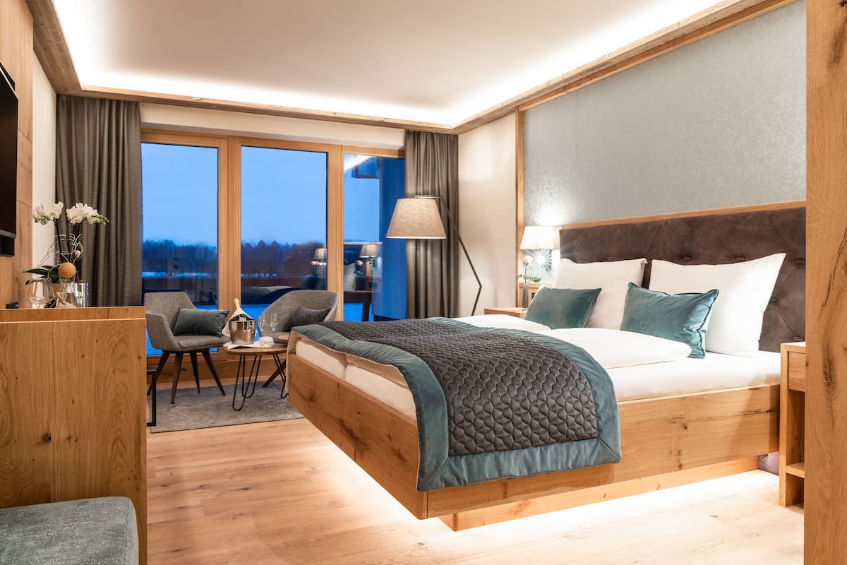 Habitación doble superior | Ropa de cama hipoalergénica y minibar