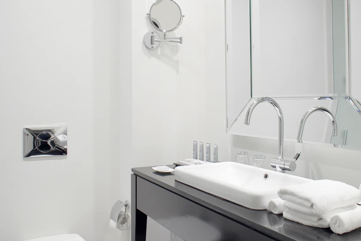 1 bedroom, premium bedding, minibar, in-room safe